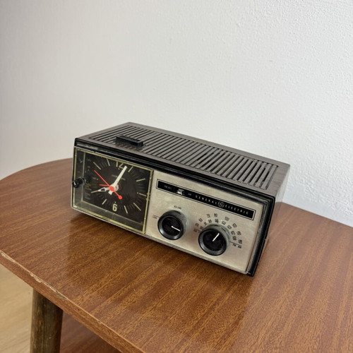 Vintage radio clock General Electric used