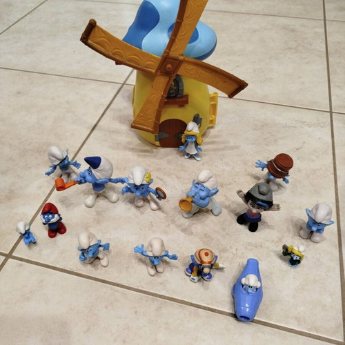 Smurfs figures and house used