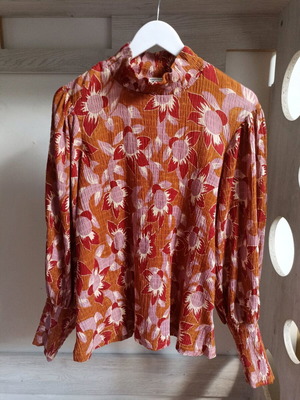 Antik Batik women's blouse with floral pattern, cotton, like new, size M