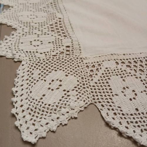 Set of handmade crochet doily and square new with daisy design