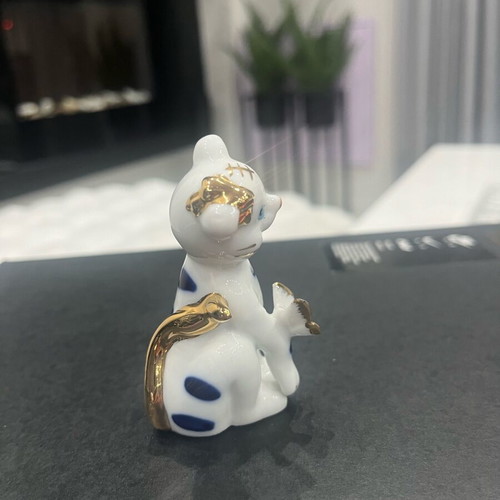 Ceramic cat miniature like new