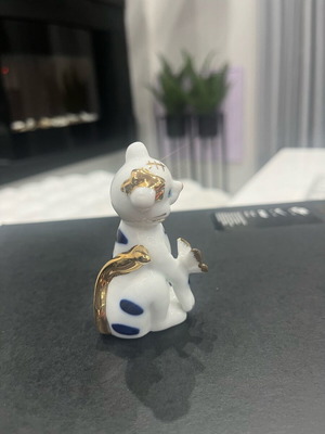 Ceramic cat miniature like new