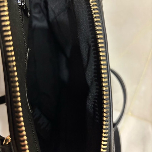 Women's black crossbody bag like new with detachable strap