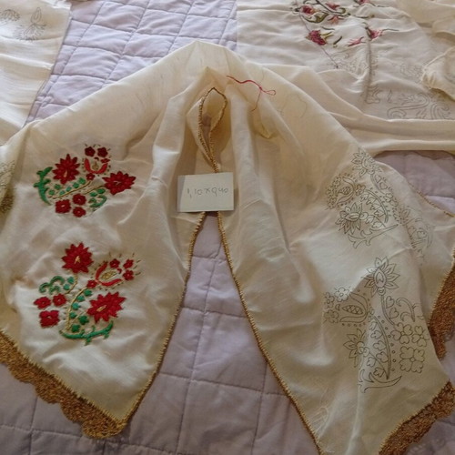 Tsevrede table linens new with lace and half-embroidered designs