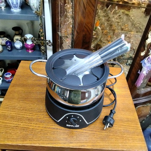 Severin FO 2400 fondue set new with 8 forks and adjustable thermostat