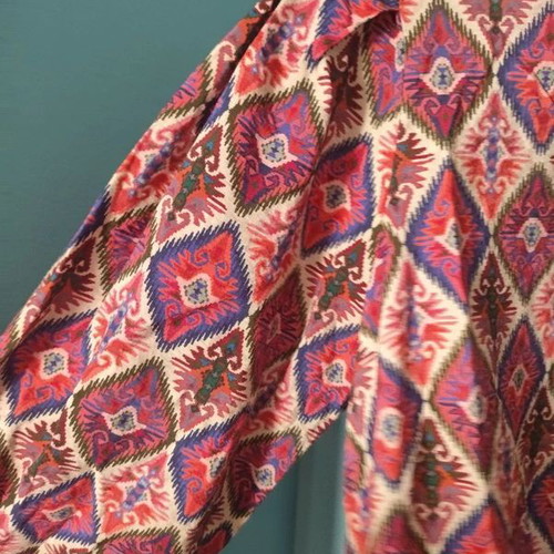 Geisha blouse size M like new, lightweight multicolor fabric