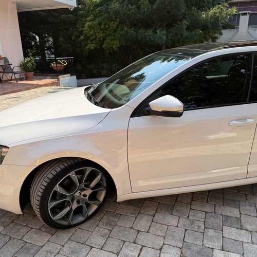 Skoda Octavia diesel DSG with panoramic roof, like new