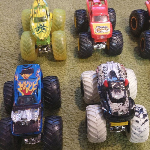 Hot Wheels Monster Trucks die-cast set of 8 like new