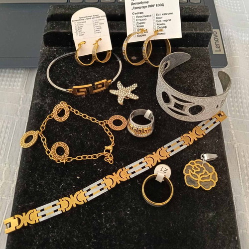 Set of 10 gold and silver jewelry pieces