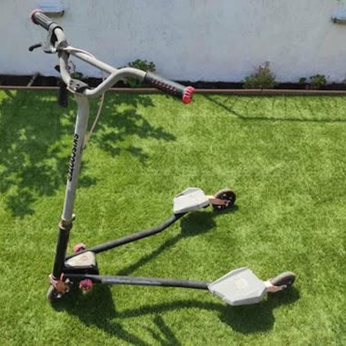 Smartrike Ski Scooter Z7 used with dynamic tilt technology