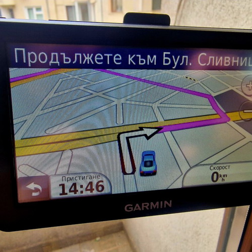 Garmin Nuvi 50 GPS navigation 5" like new with lifetime maps and 16GB SD card