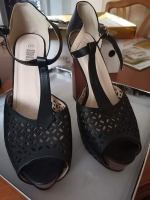 Γόβα μαύρη σχεδόν καινούργια, μέγεθος 40