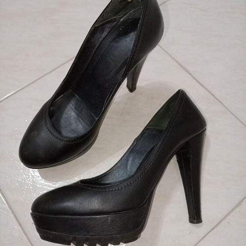 Leather pumps used, black, size 37