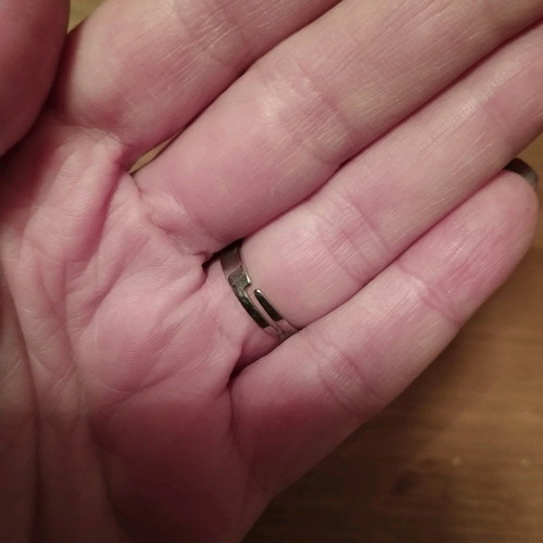 Butterfly adjustable ring like new