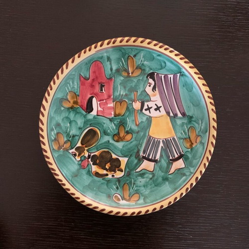 Decorative handmade Alberobello plate from Italy like new