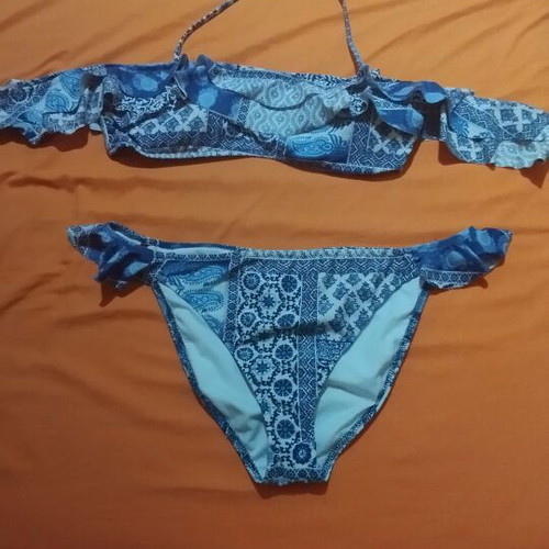 Bikini set with ruffles and loose sleeves, boho style