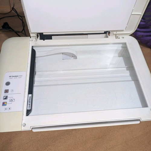 HP Deskjet 1510 all-in-one like new, printer and scanner