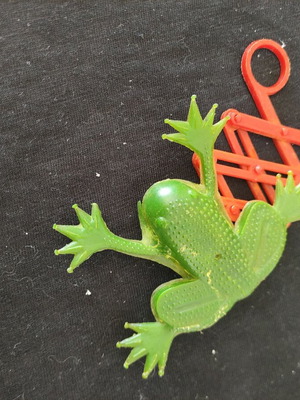 Frog toy used 80s with spring mechanism