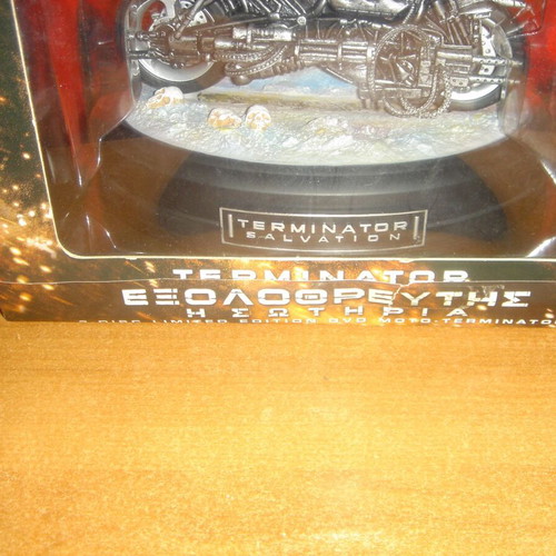 Terminator Salvation 2-Disc Limited Edition DVD Moto Terminator like new