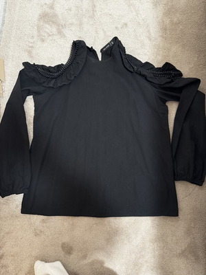 Tres Jolie Elegant Black Blouse like new, sizes S and M