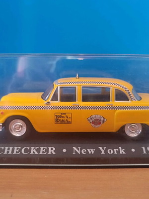 Checker New York 1980 like new with removable plastic display case