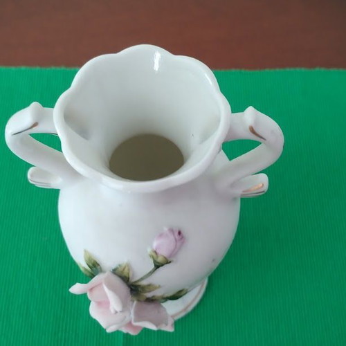 Vase with 3D pink roses porcelain like new