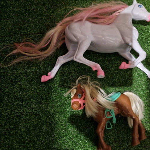 Σετ αλογάκια Barbie σαν καινούργιο, δύο τεμάχια