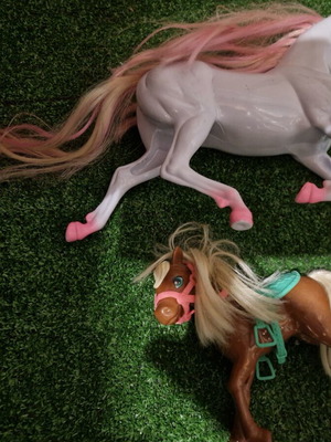 Σετ αλογάκια Barbie σαν καινούργιο, δύο τεμάχια