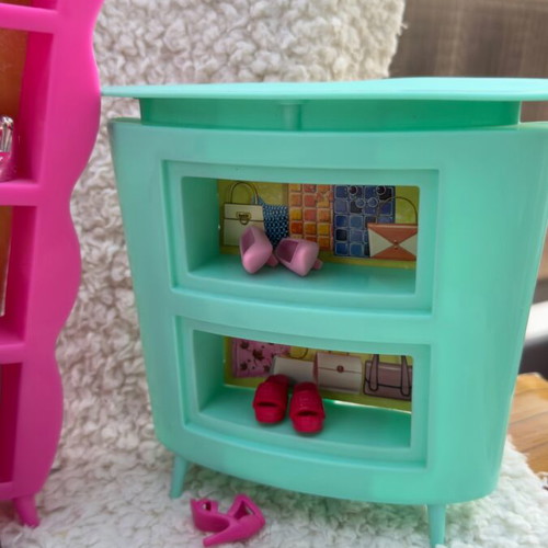 Barbie Shoe Store 2001 vintage without shoes