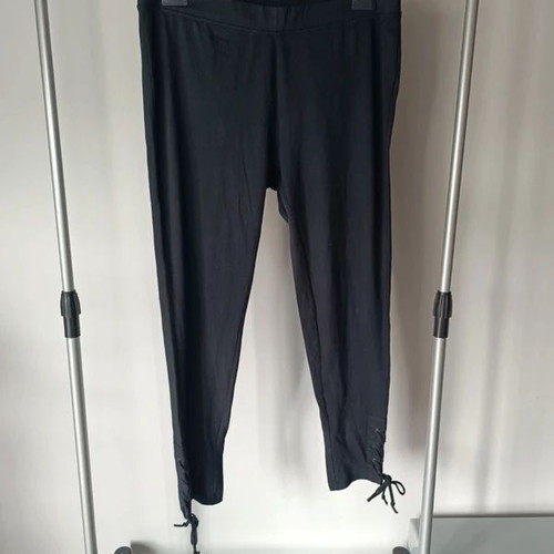 Black leggings with drawstrings at hem like new, size XL 42-52