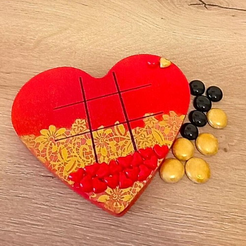 Handmade ceramic heart-shaped tic tac toe new, hand-painted