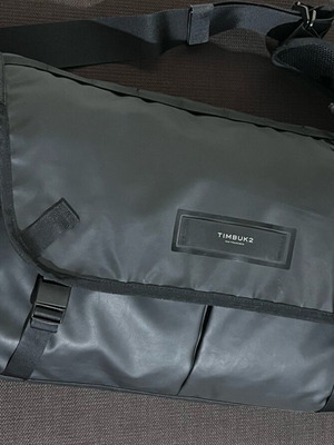 Timbuk 2 Especial Stash messenger bag like new, black