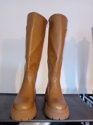 Γυναικείες μπότες Ideal Shoes νούμερο 39, ανοιχτό καφέ, συνθετικό υλικό