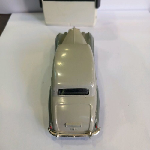 Dinky Toys 150 Rolls Royce Silver Wraith miniature like new, collectible 1960