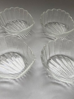 Vintage shell-shaped glass bowl set like new, pack of 4
