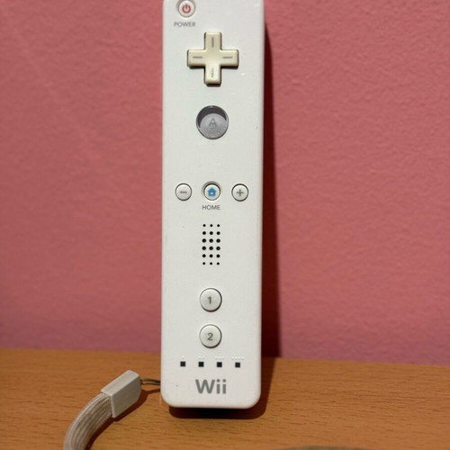 Nintendo Wii controller with original strap