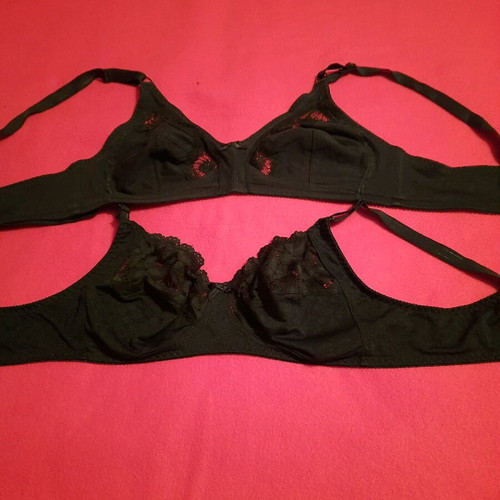 Black bras like new, pack of 2, size 90C