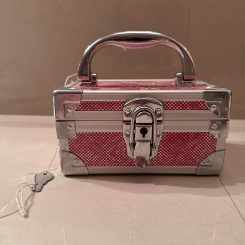 Jewelry box like new with lock, pink and silver