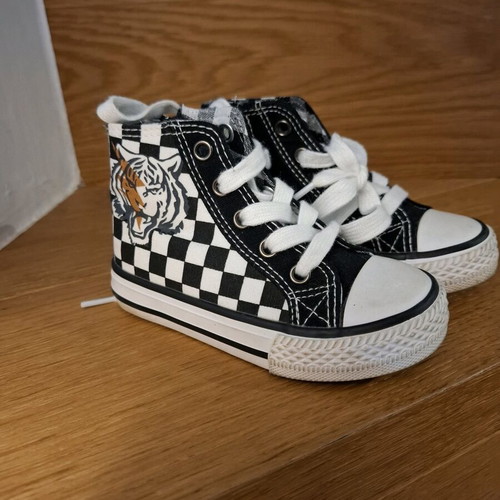 Children's baby athletic shoes like new, size 24