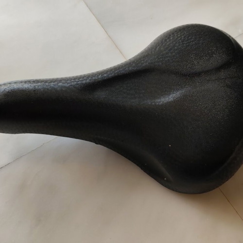 Bicycle saddle used, 26 cm length and 16 cm width