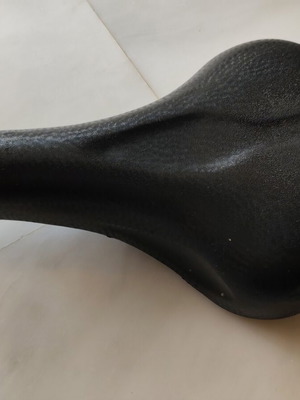 Bicycle saddle used, 26 cm length and 16 cm width