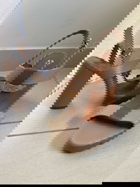 Mourtzi μπεζ ταμπα