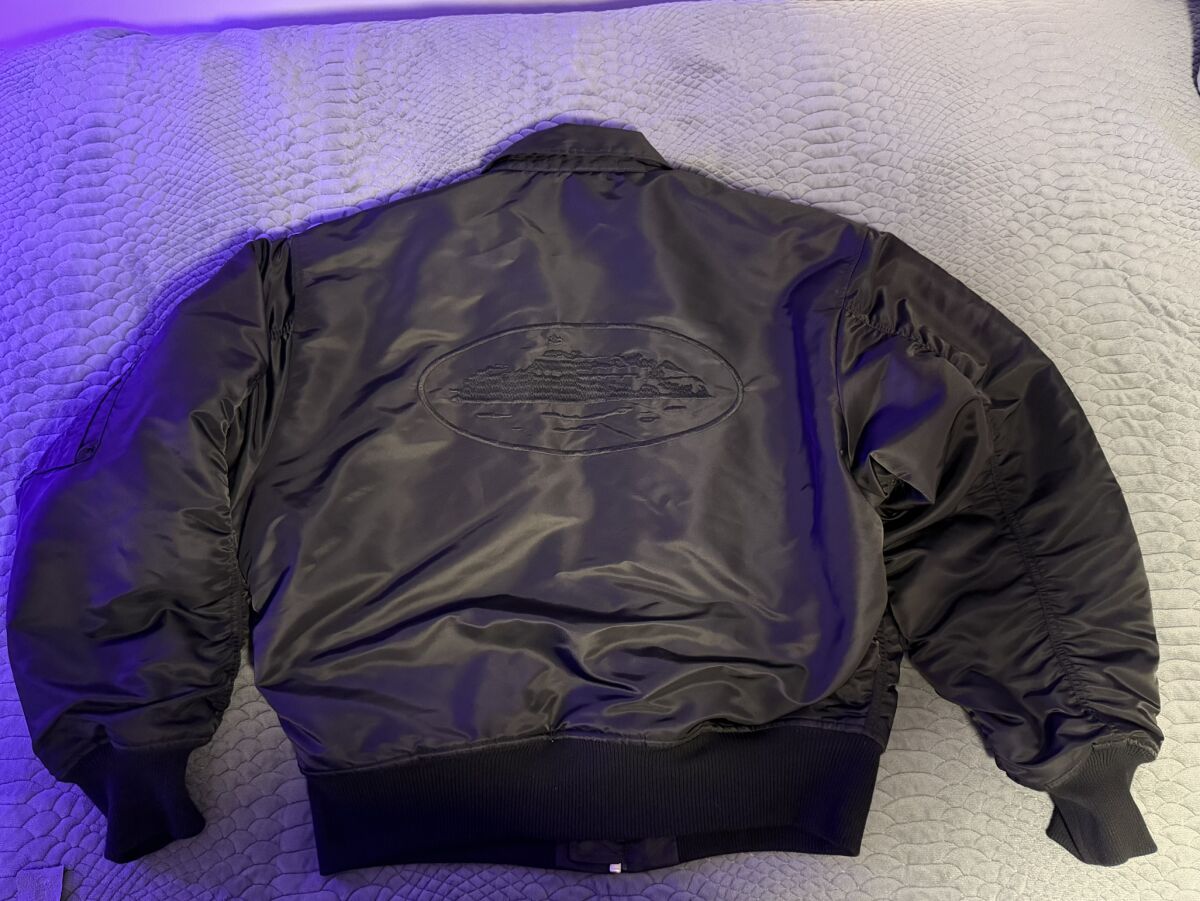 Corteiz Alcatraz Bomber Jacket black,… - € 199,00 - Vendora.cy