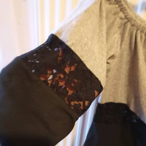 Elastic cotton blouse two-tone with lace, size XL, like new