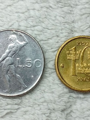 Coins Italy and Sweden used, set of 2, 50 Lire and 10 Kronor