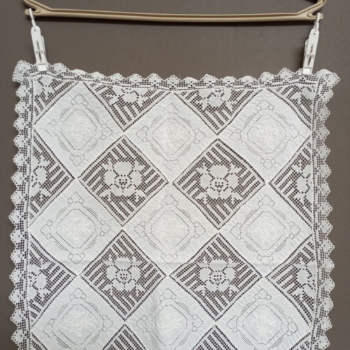 Set of 3 vintage table runners like new