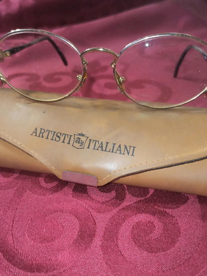 Eyeglass frame used, black and gold, with Artisti Italiani case