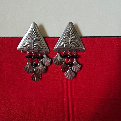 Vintage earrings used, silver with unique carving