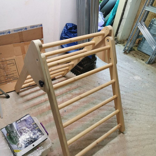 Climbing Triangle like new, wooden kids climbing frame