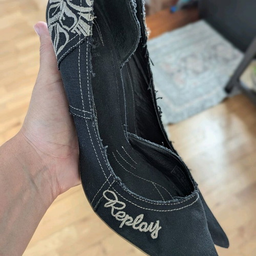 Replay pumps used with denim fabric, size 39